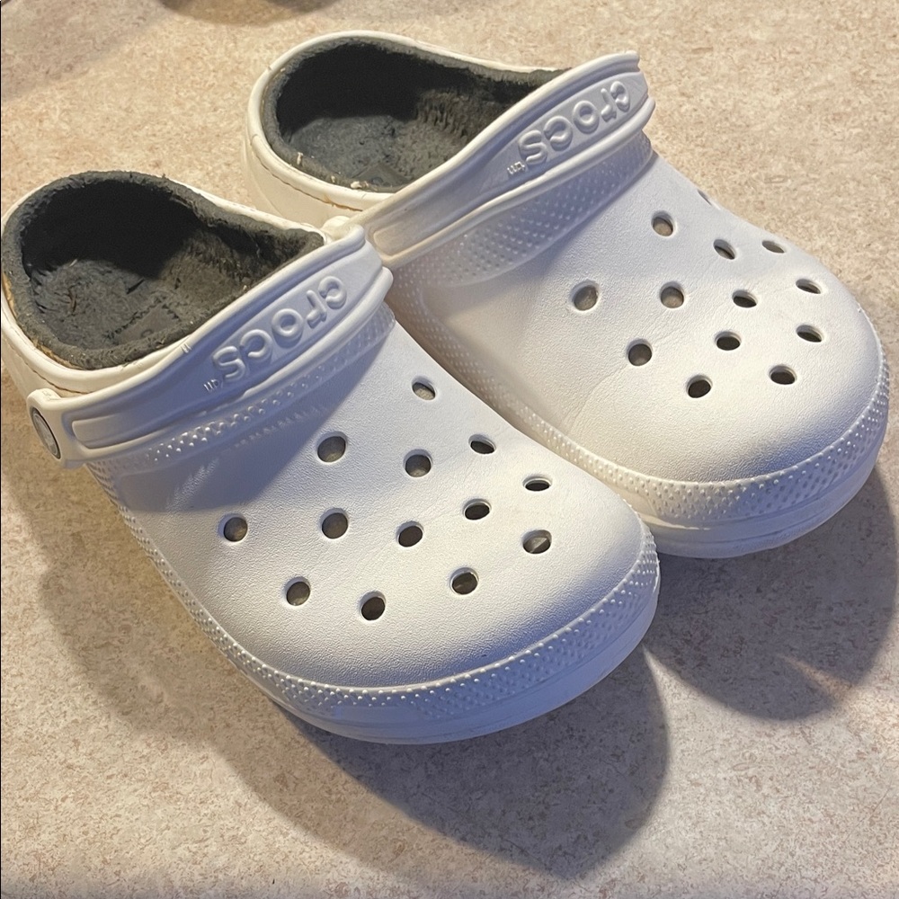 CROCS Women's White Fuzzy Lined Clogs